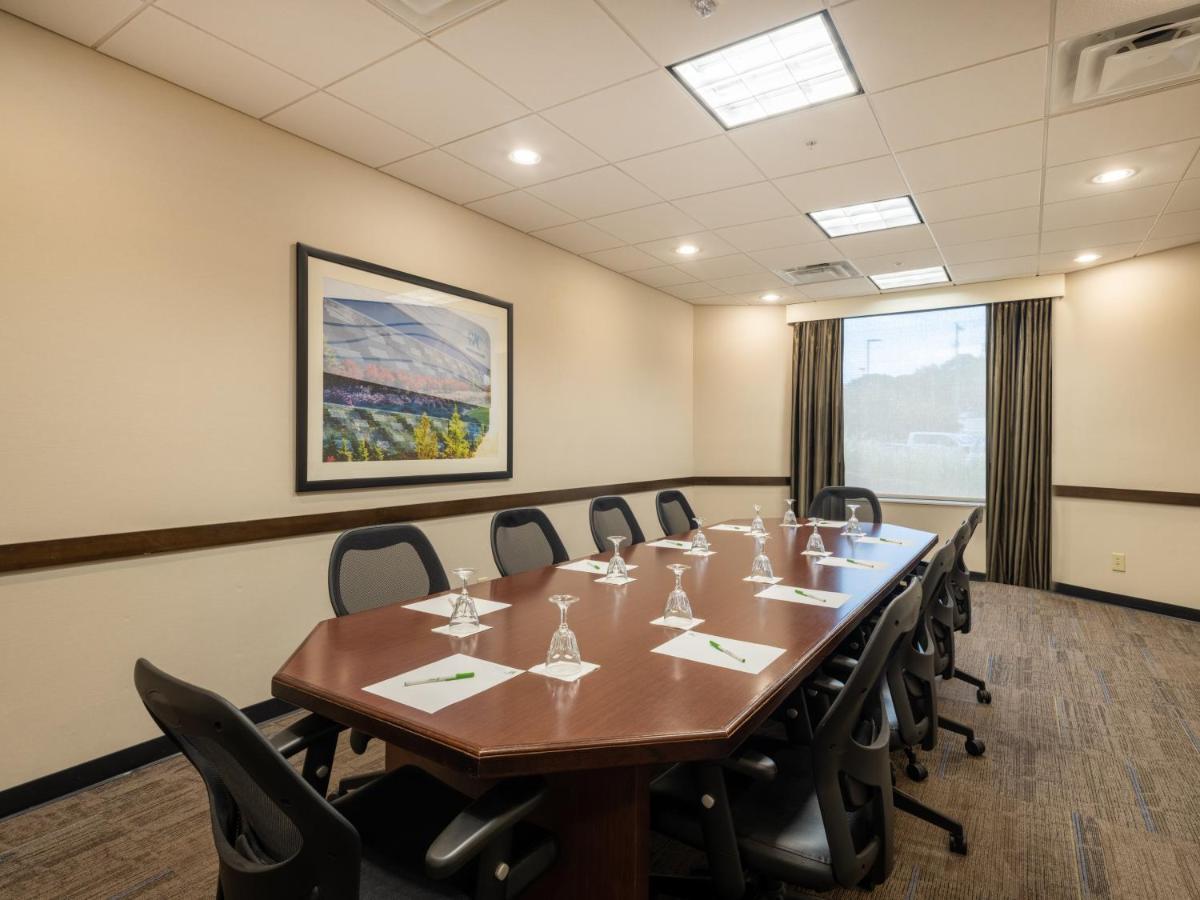 Holiday Inn Greensboro Coliseum By Ihg Luaran gambar